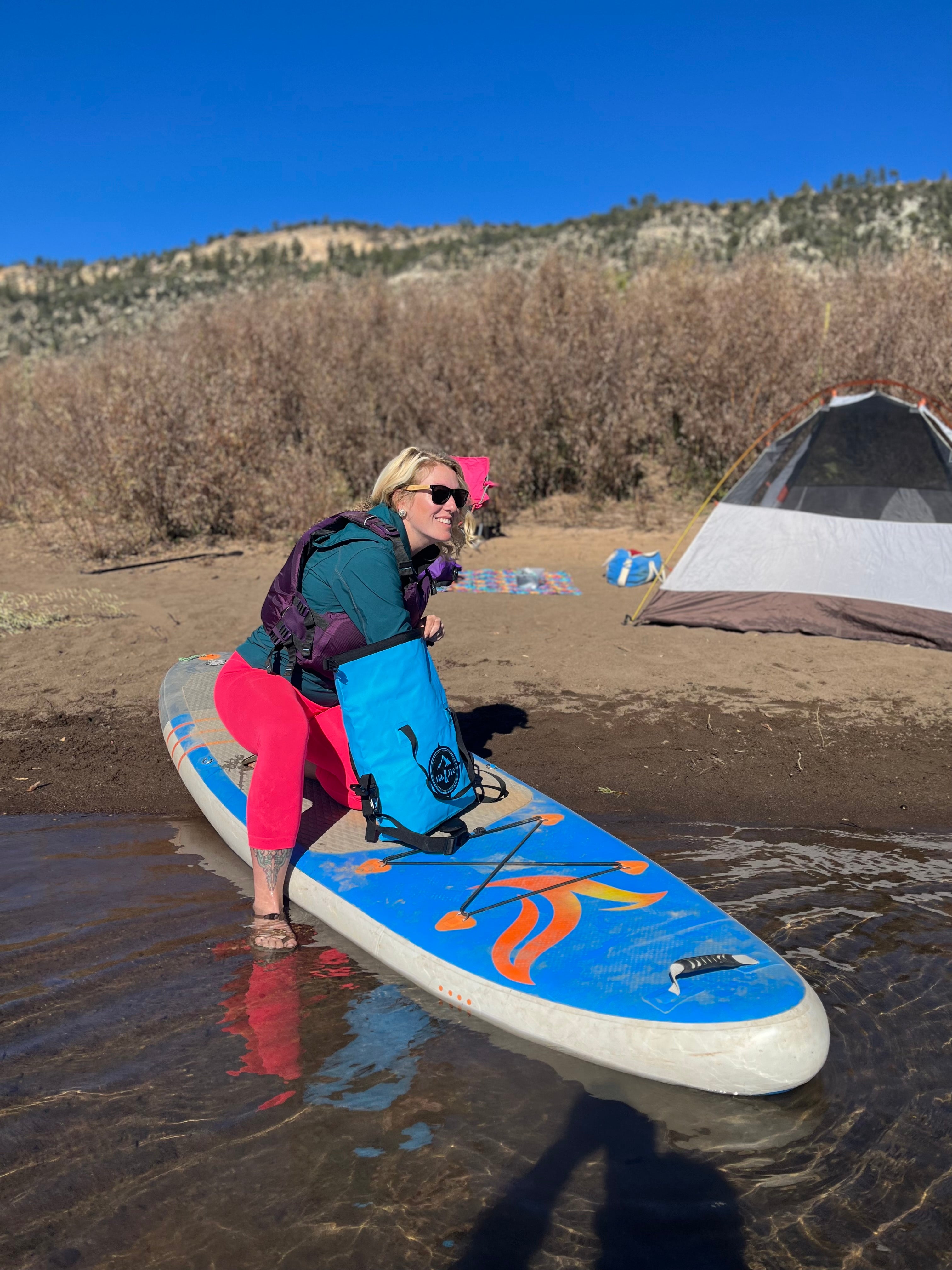 SUP, raft or kayak with the best drybag made for women, this drybag is 20Liters tote duffle bag with roll top, waterproof, watertight blue bag with two pockets. This drybag is like NRS drybags, made with heavy duty material to last forever