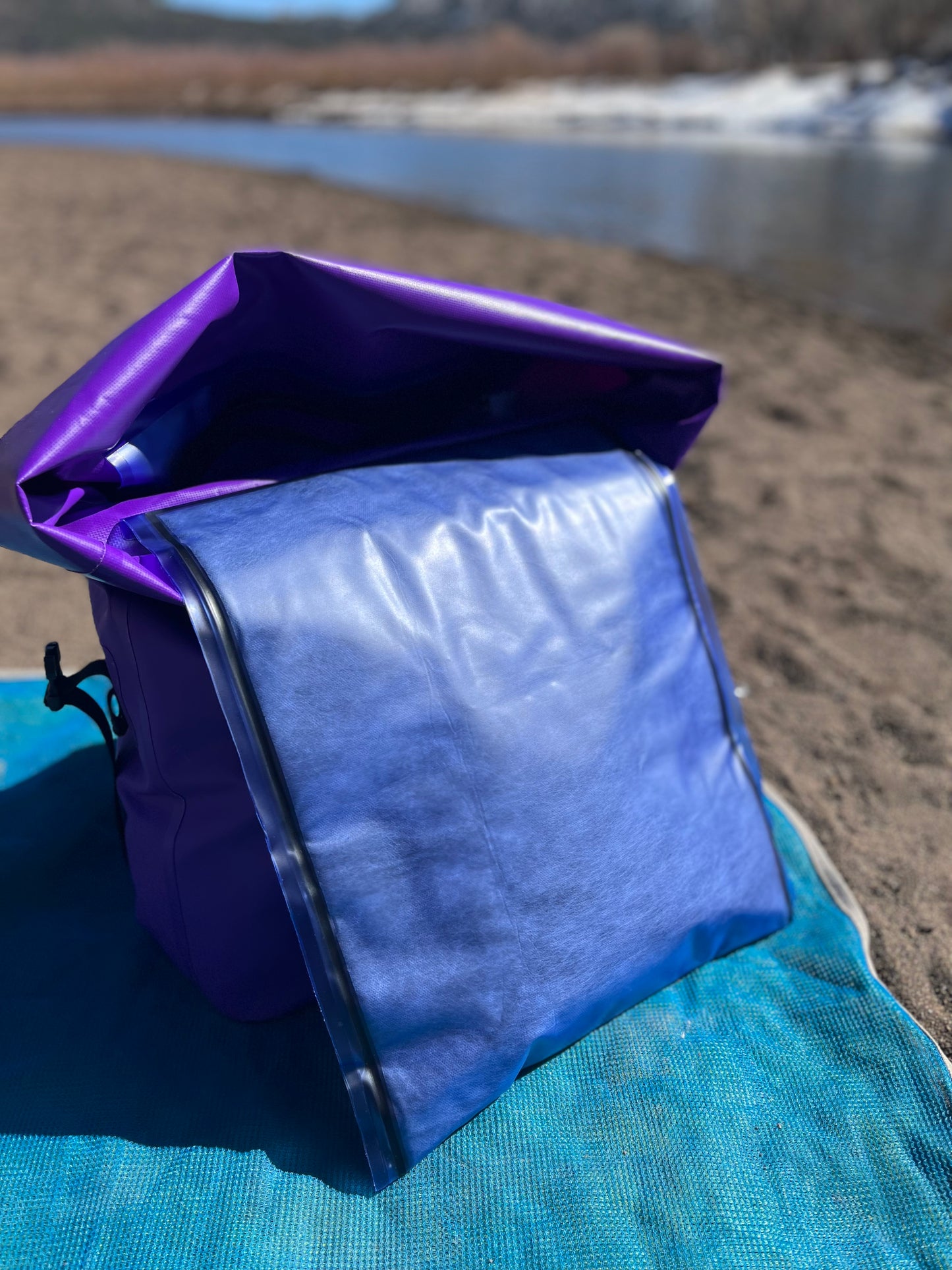 Odor-absorbing trash pocket recharges in the sun, takes all the odors out and makes it brand new again! Ready for your adventure camping or kayaking or rafting 